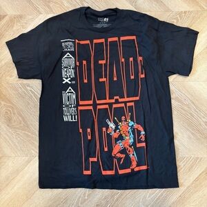 L Marvel Black and Red Deadpool Men's Shirt